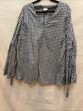 Ava & Viv Black and White Gingham V-Neck Blouse